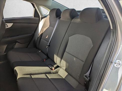 Used 2022 Kia Forte LXS image 17