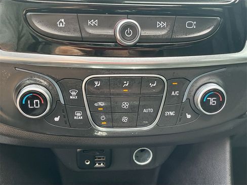 Used 2023 Chevrolet Traverse RS image 16