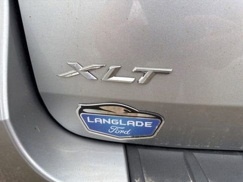 Used 2022 Ford Explorer XLT w/ Equipment Group 202A AWD/4WD image 8