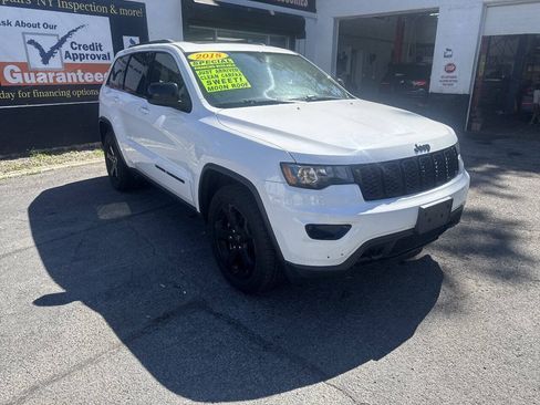 Used 2018 Jeep Grand Cherokee Laredo AWD/4WD image 4
