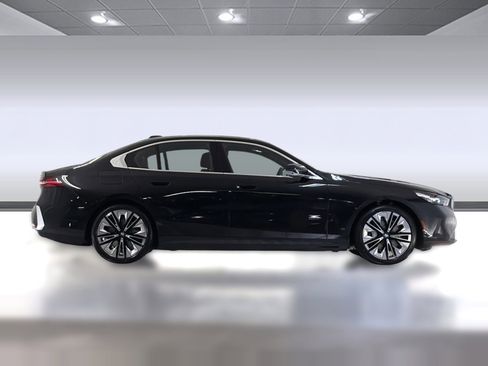 New 2026 BMW i5 eDrive40 w/ Premium Package RWD image 8