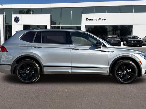 Used 2023 Volkswagen Tiguan SE R-Line image 3