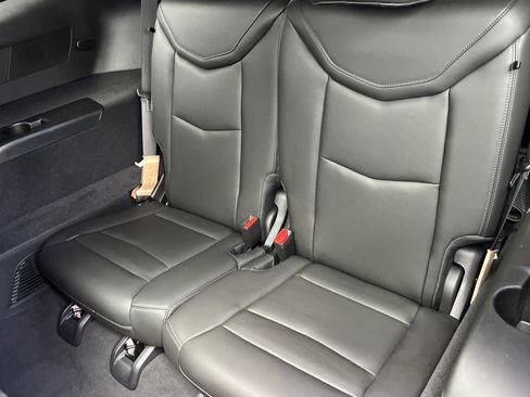 Certified 2025 Cadillac XT6 Luxury image 15