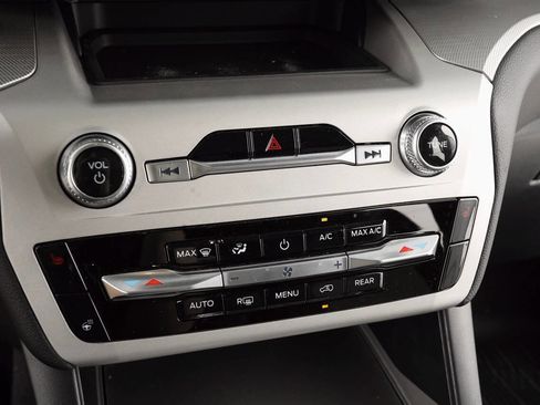 Used 2023 Ford Explorer XLT w/ Equipment Group 202A image 23