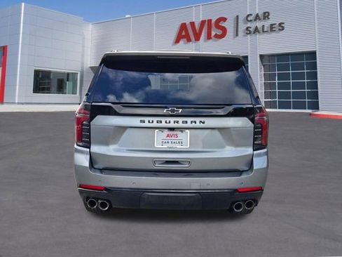 Used 2025 Chevrolet Suburban Z71 AWD/4WD image 9