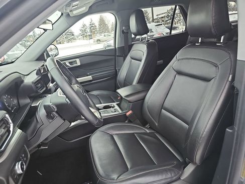 Used 2021 Ford Explorer XLT w/ Equipment Group 202A image 17