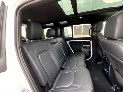 Used 2024 Land Rover Defender 110 S image 32