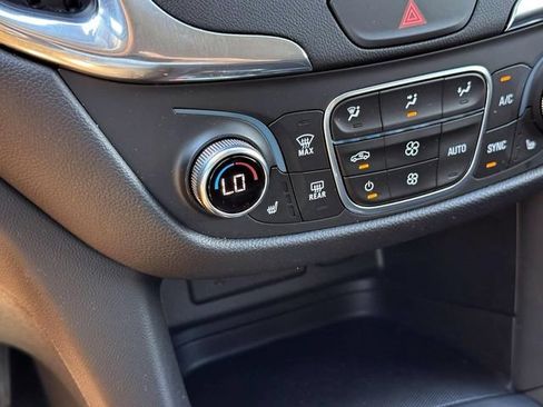 Used 2019 Chevrolet Equinox LT w/ Driver Convenience Package AWD/4WD image 26