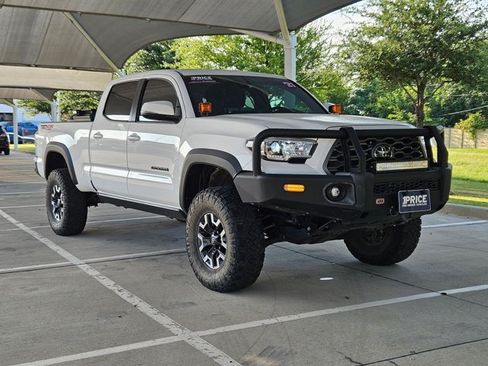 Used 2021 Toyota Tacoma TRD Off-Road w/ TRD Premium Off Road Package AWD/4WD image 3