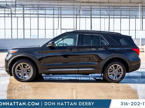 Used 2023 Ford Explorer XLT w/ Equipment Group 202A image 2
