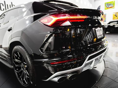 Used 2021 Lamborghini Urus AWD/4WD image 19