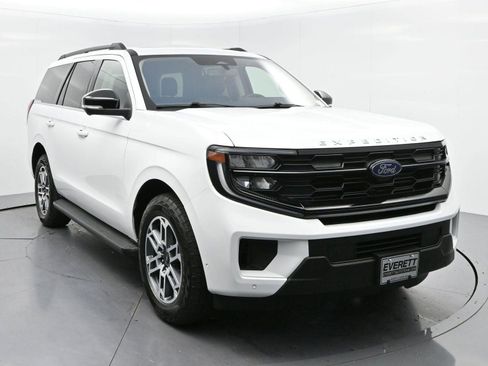 Used 2025 Ford Expedition Active AWD/4WD image 2