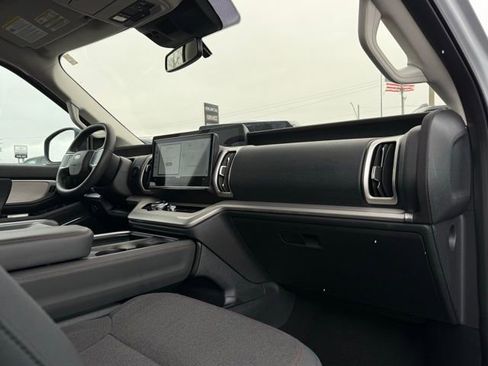 Used 2025 Ford Expedition Max Active image 15