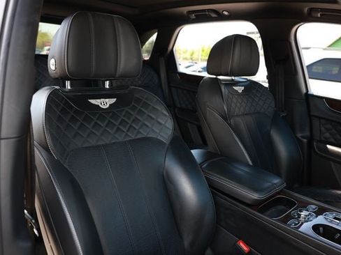 Used 2018 Bentley Bentayga AWD/4WD image 21