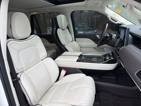 Used 2024 Lincoln Navigator Black Label image 25