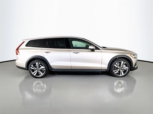 New 2026 Volvo V60 B5 Cross Country Plus w/ Climate Package image 8