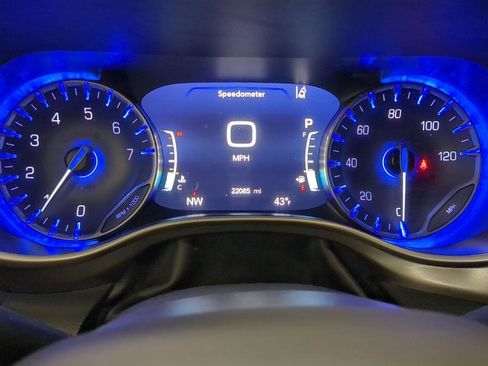 Used 2024 Chrysler Pacifica Touring-L FWD image 13