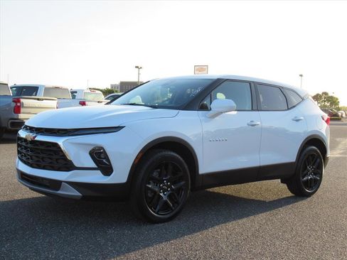 New 2025 Chevrolet Blazer LT image 3