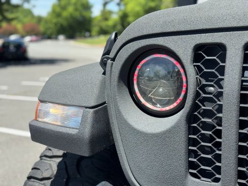 Used 2022 Jeep Gladiator Sport AWD/4WD image 21