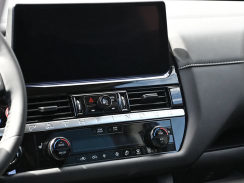 Used 2026 Nissan Pathfinder SV AWD/4WD image 9