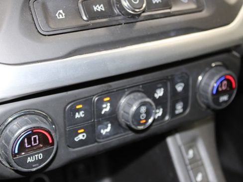 Used 2019 GMC Acadia SLE FWD image 41