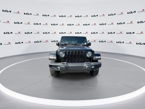 Used 2022 Jeep Gladiator Sport AWD/4WD image 3