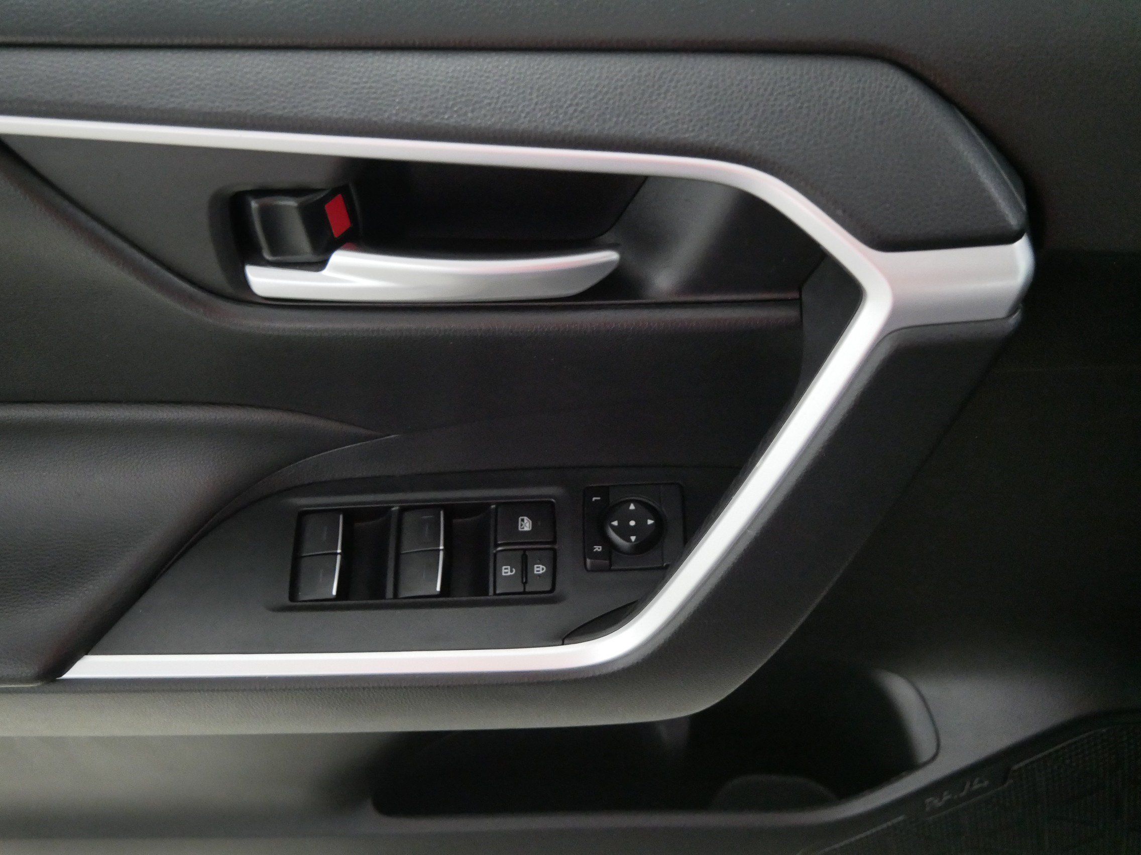 Used 2023 Toyota RAV4 XLE AWD/4WD image 19