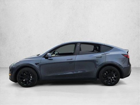 Used 2022 Tesla Model Y Long Range image 9