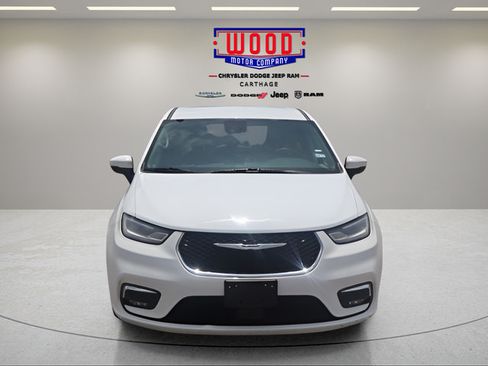 Used 2023 Chrysler Pacifica Touring-L FWD image 9