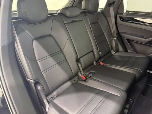Used 2022 Porsche Cayenne Platinum Edition AWD/4WD image 22