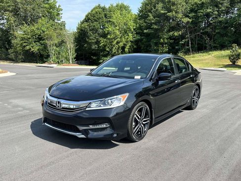 Used 2017 Honda Accord Sport Special Edition image 3