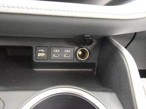 Used 2024 Toyota Highlander XLE image 30