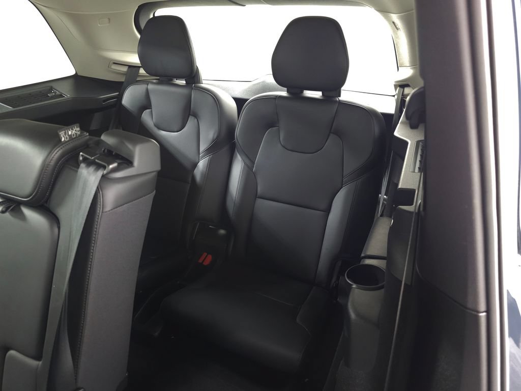 Certified 2025 Volvo XC90 B5 Core w/ Protection Package Premier AWD/4WD image 30