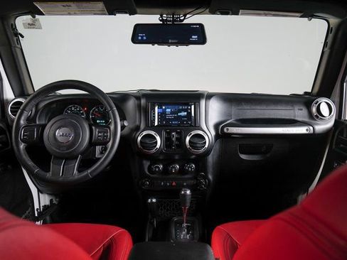 Used 2016 Jeep Wrangler Unlimited Sahara image 4