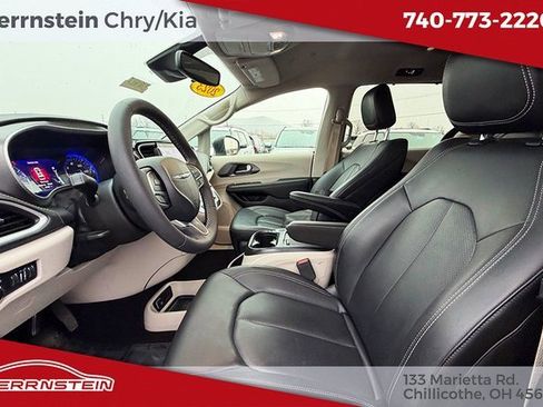 Used 2023 Chrysler Pacifica Touring-L w/ Road Tripper Package image 21