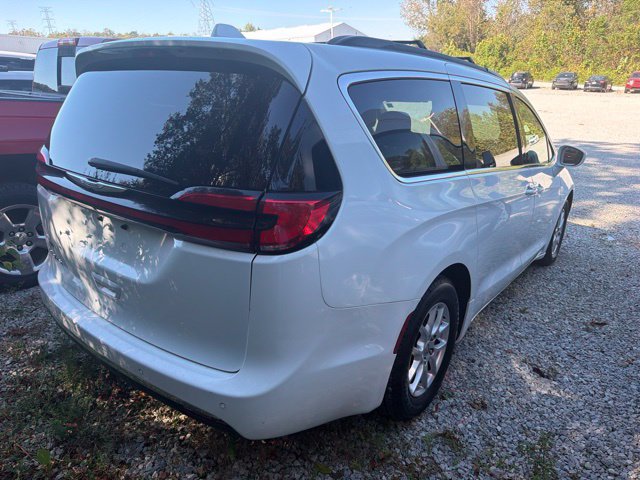 Used 2022 Chrysler Pacifica Touring-L FWD image 6