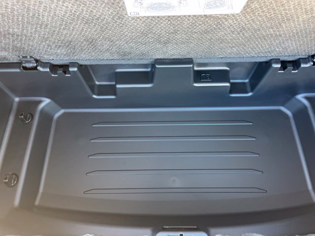 New 2027 Chevrolet Traverse RS w/ LPO, Floor Liner Package FWD image 7