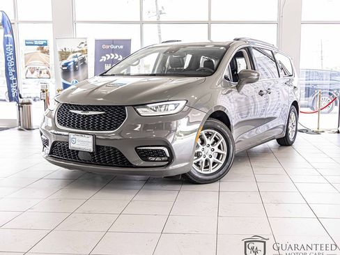Used 2022 Chrysler Pacifica Touring-L image 7