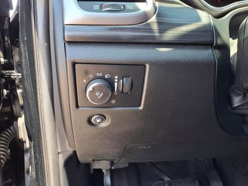 Used 2019 Jeep Grand Cherokee Laredo image 23