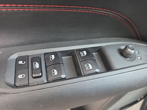 Used 2025 Jeep Compass Trailhawk AWD/4WD image 29