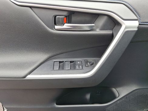 Used 2020 Toyota RAV4 XSE image 12