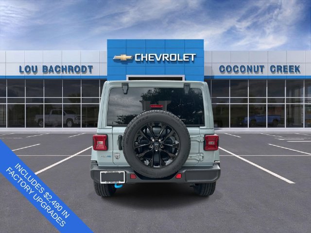 Used 2024 Jeep Wrangler Unlimited Sahara AWD/4WD image 7