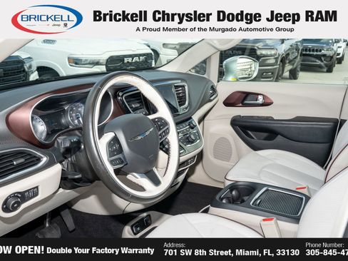 Used 2019 Chrysler Pacifica Limited w/ Advanced Safetytec Group FWD image 18
