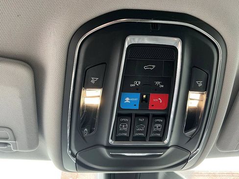 Used 2021 Jeep Grand Cherokee L Limited image 21