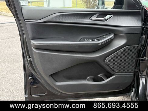 Used 2024 Jeep Grand Cherokee L Laredo image 13