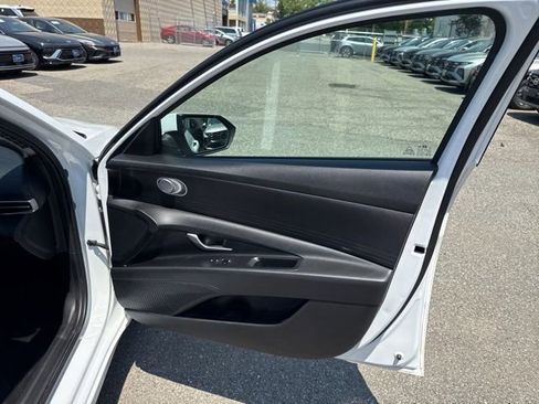 Used 2023 Hyundai Elantra Blue FWD image 31