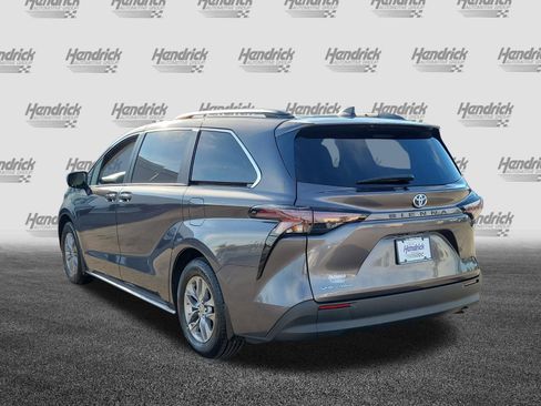 Used 2025 Toyota Sienna LE w/ LE Plus Package AWD/4WD image 5