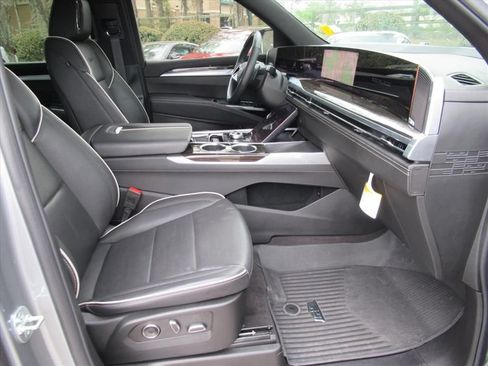 Certified 2025 Cadillac Escalade Premium Luxury w/ LPO, Radiant Package AWD/4WD image 10