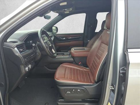 Used 2023 GMC Yukon XL Denali Ultimate image 16