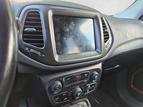 Used 2018 Jeep Compass Trailhawk AWD/4WD image 8